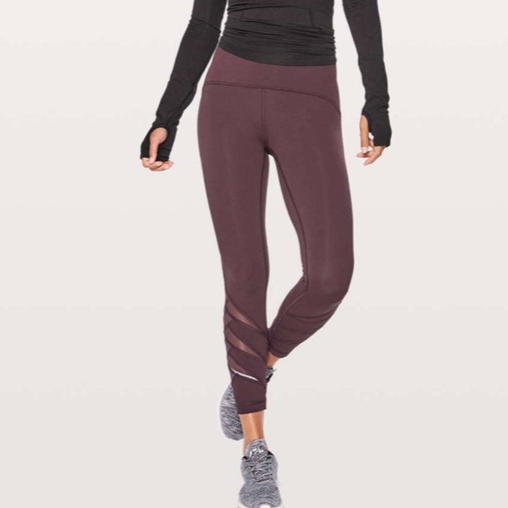 Lululemon Motionful 7/8 Tight 25"
Black Cherry size 4